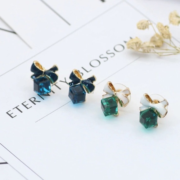 NEW💙💎GREEN💚WHITE💛GOLDEN🎀BOW CRYSTAL STUDS💎💙 - Picture 4 of 8